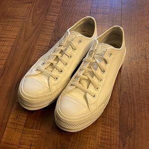 Platform low top white leather converse!!